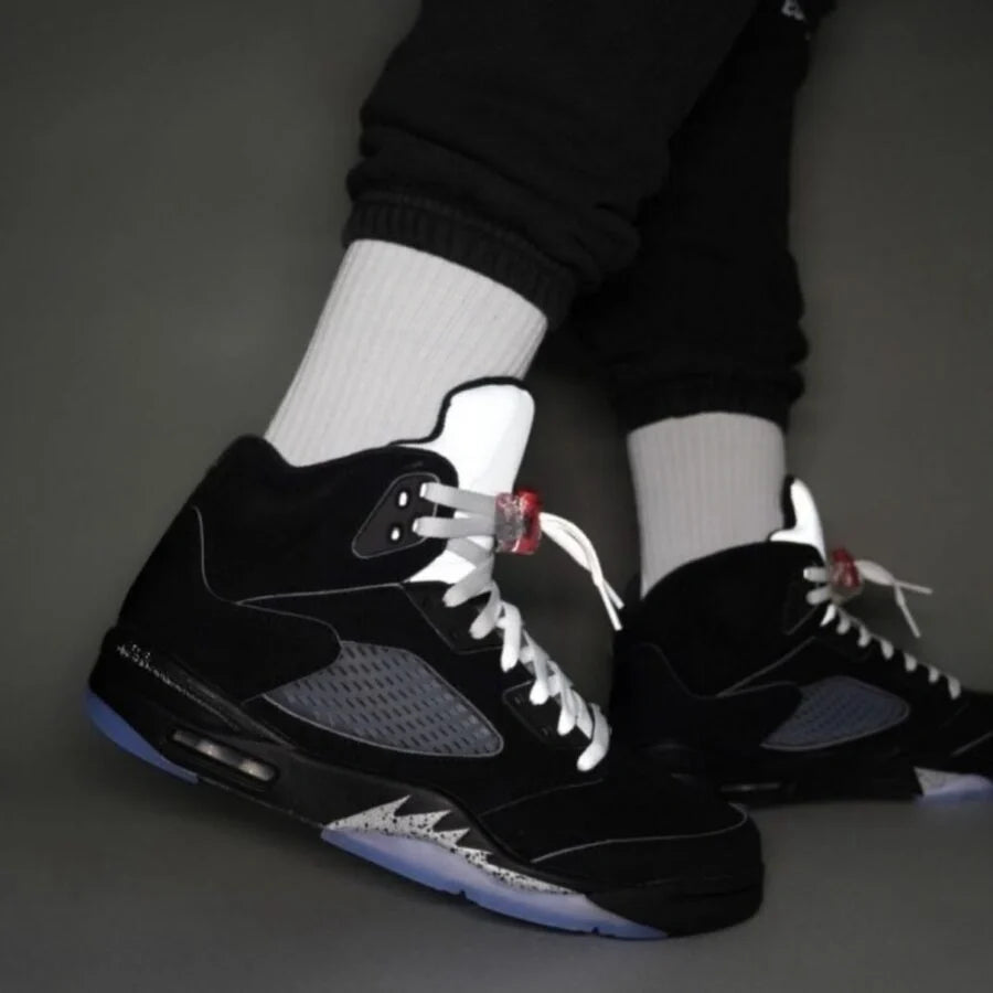 Hot Sale🔥 5 Retro Black Metallic Reimagined